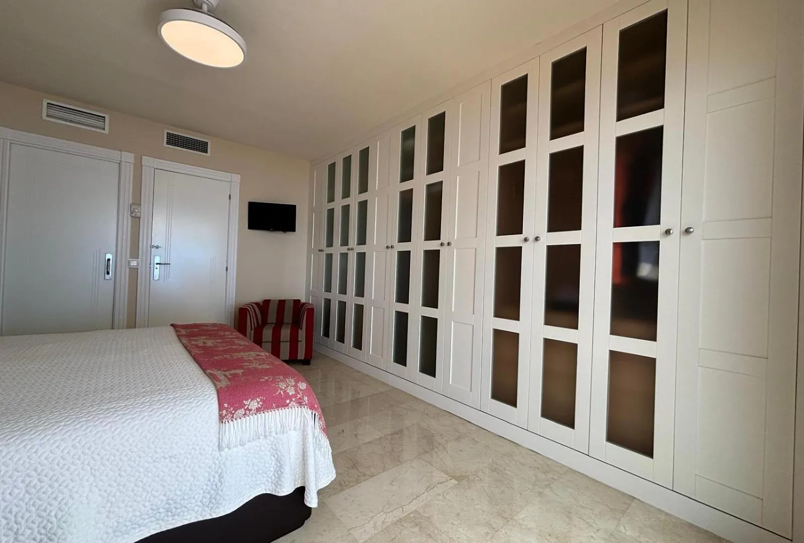 Apartment Ferienwohnung Lunimar, 1º Linea Mar Con Piscina Estepona