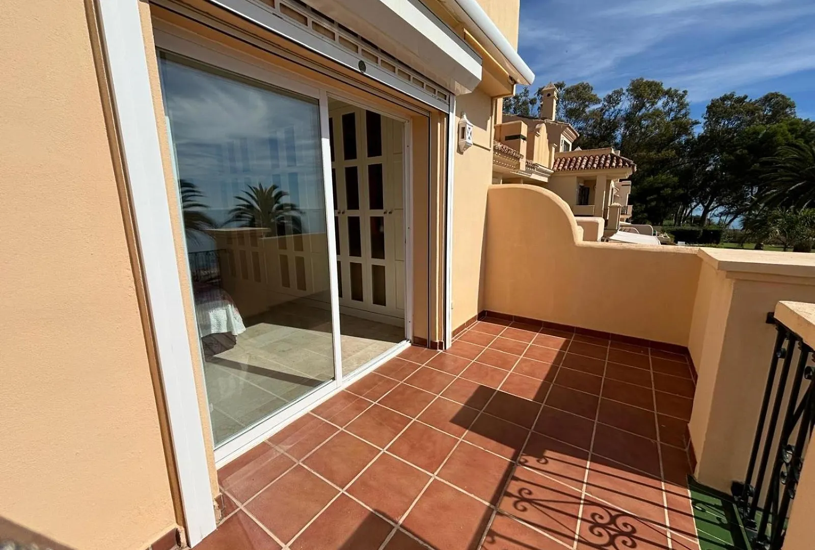 Apartment Ferienwohnung Lunimar, 1º Linea Mar Con Piscina Estepona